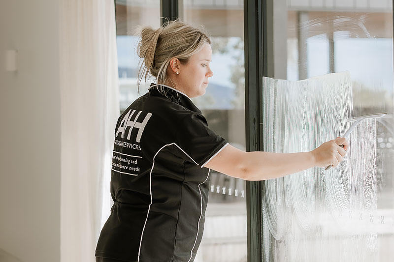 Window Cleaners Mornington | Window Cleaners Mornington Peninsula | Window Cleaner | AHH Property Services